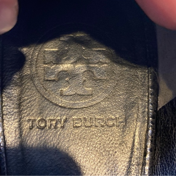 Tory Burch black/gray shiny textured leather flats metal logo size 8.5 - Picture 7 of 8